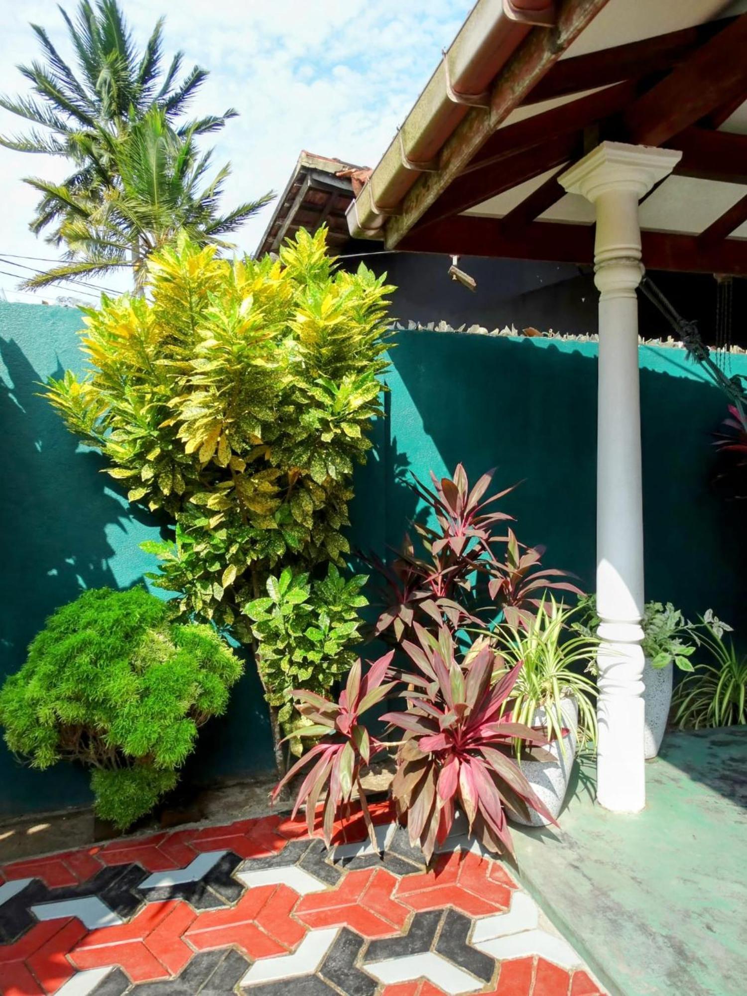 Private Beach House In Mirissa Esterno foto